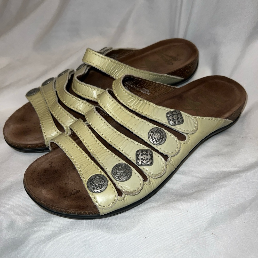 Dansko Janie Sandals Womens Size 37 US 6.5-7 Leather Slides Light Beige
